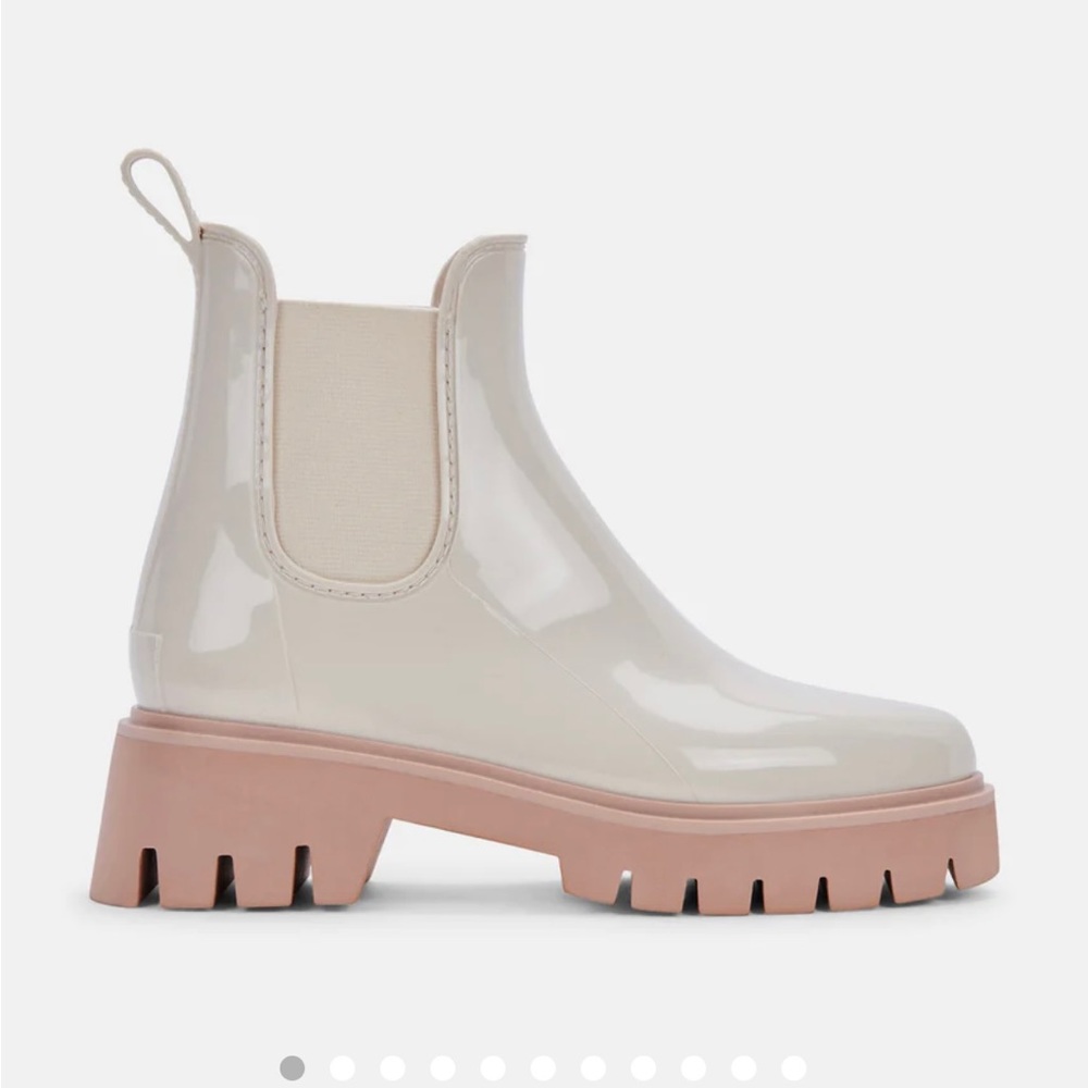 NIB Thundr H2O Boots